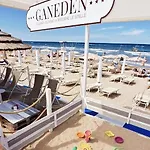 Caravel Hotel