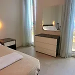 Отель Caravel