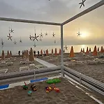 Отель Caravel 3*