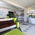 Caravel Hotel
