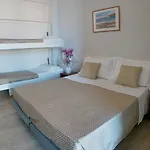 Отель Caravel 3*