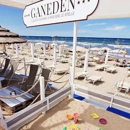 Caravel Hotel
