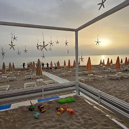 فندق Caravel 3*