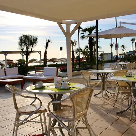 Hotel Caravel 3*