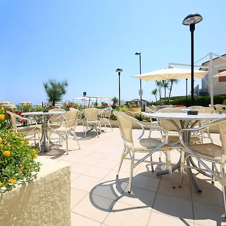 Caravel Hotell 3*